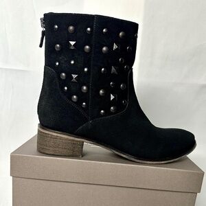 Ann Tuil Black Nubuck Studded Boots (EU 40/US 9)